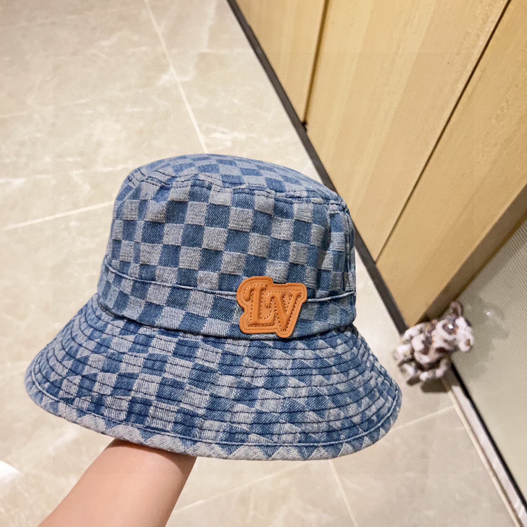 l0vis Vvtt0n bucket hat