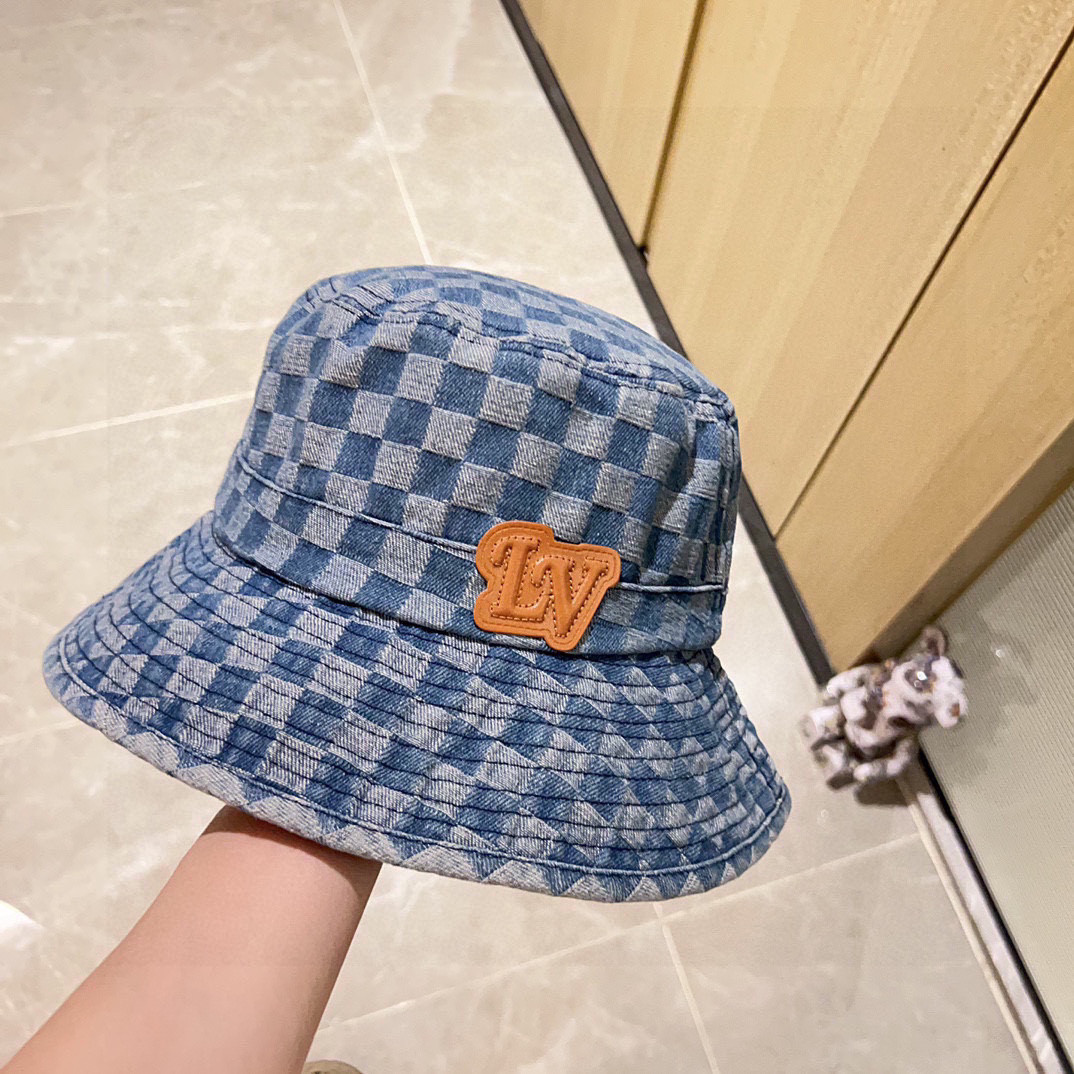 l0vis Vvtt0n bucket hat