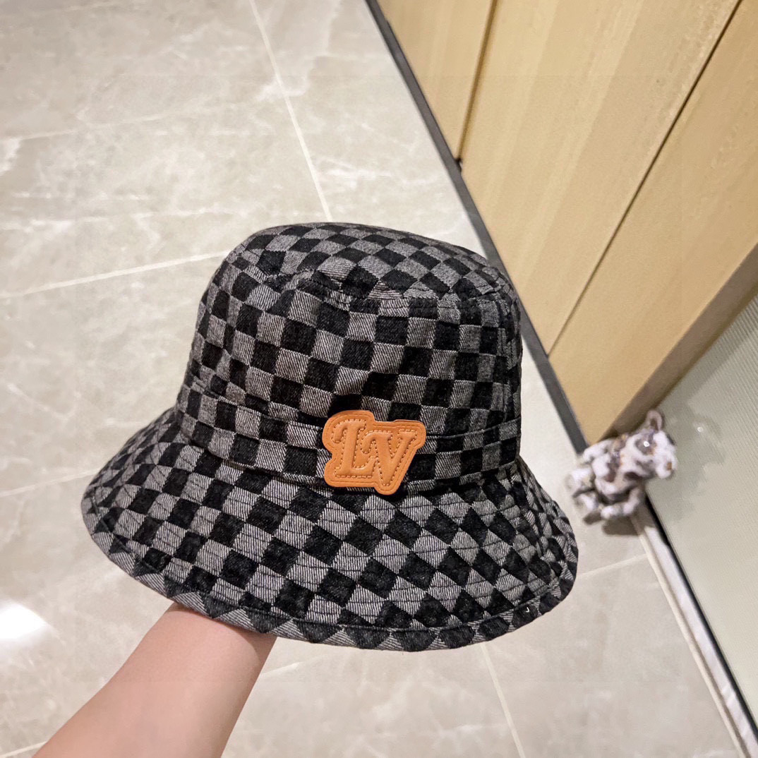l0vis Vvtt0n bucket hat