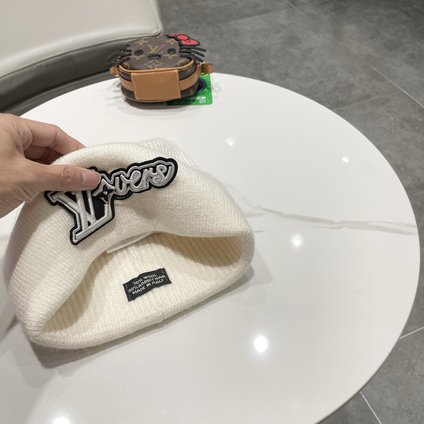 l0vis Vvtt0n beanie
