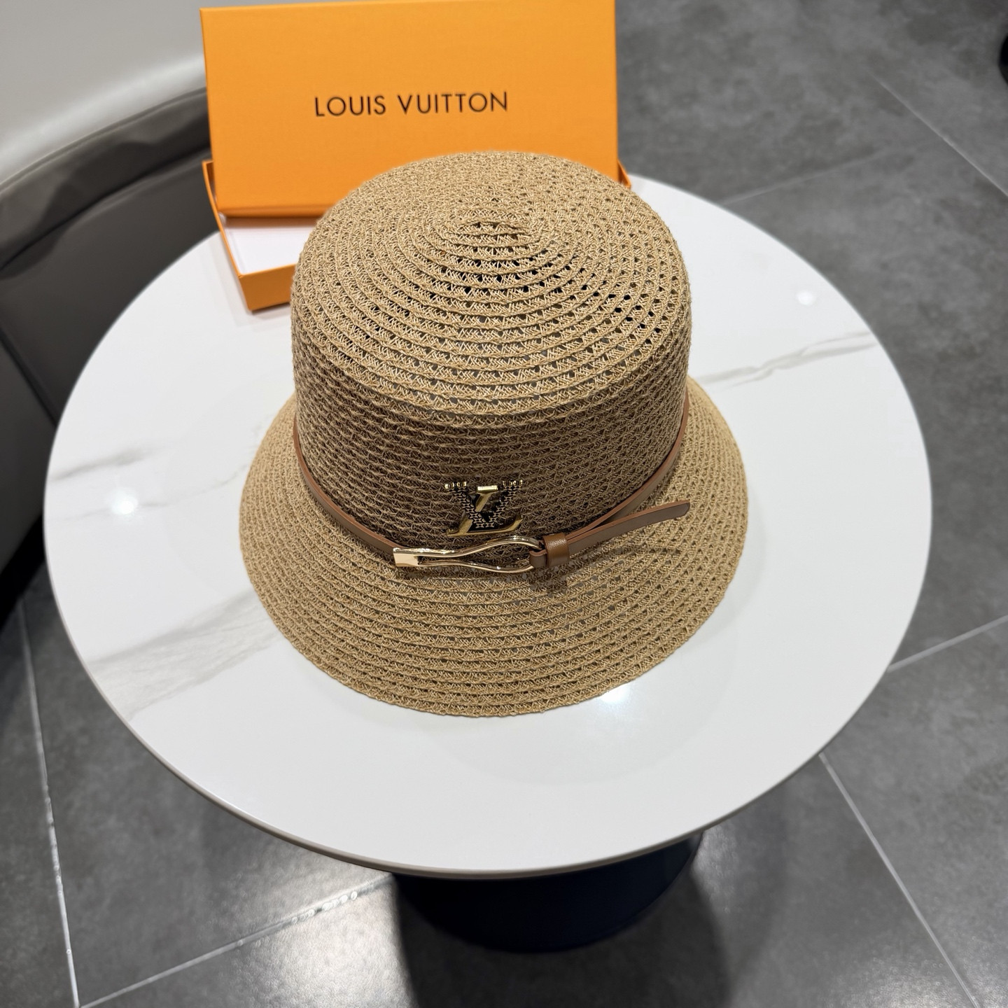 l0vis Vvtt0n straw bucket hat