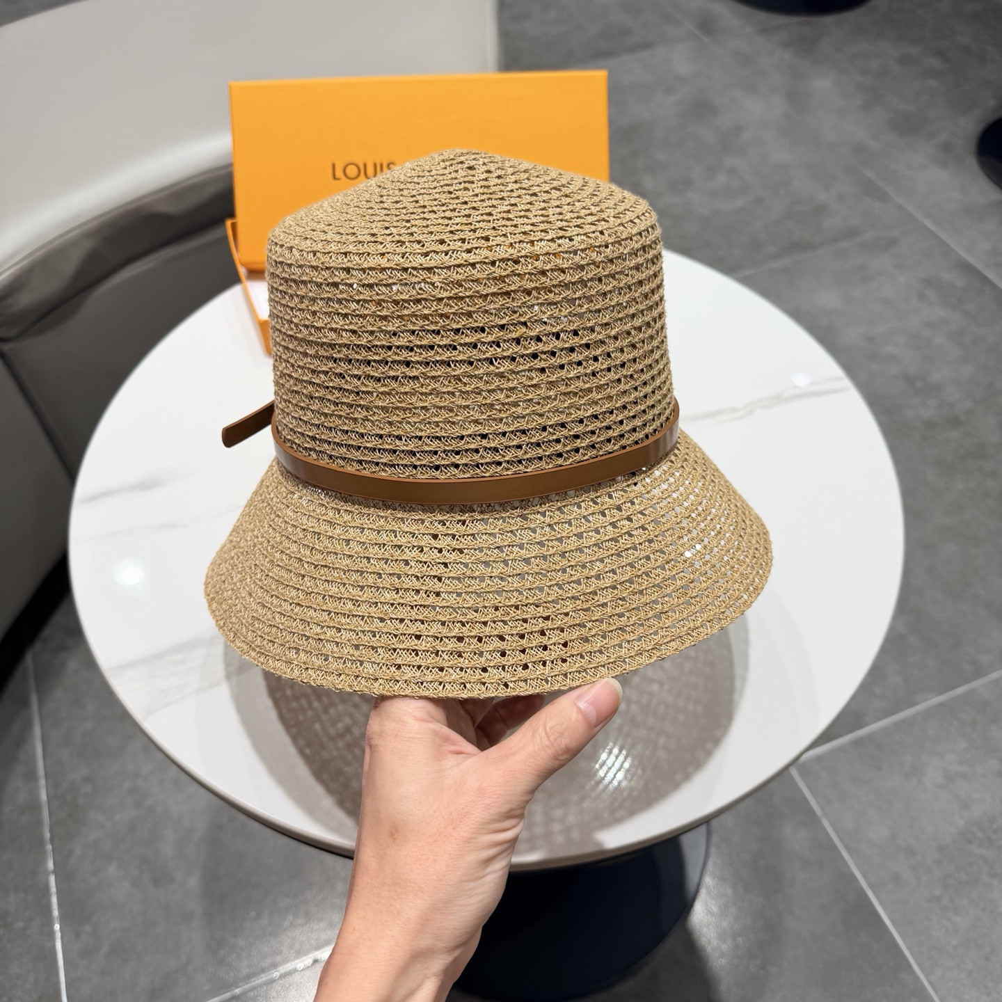 l0vis Vvtt0n straw bucket hat