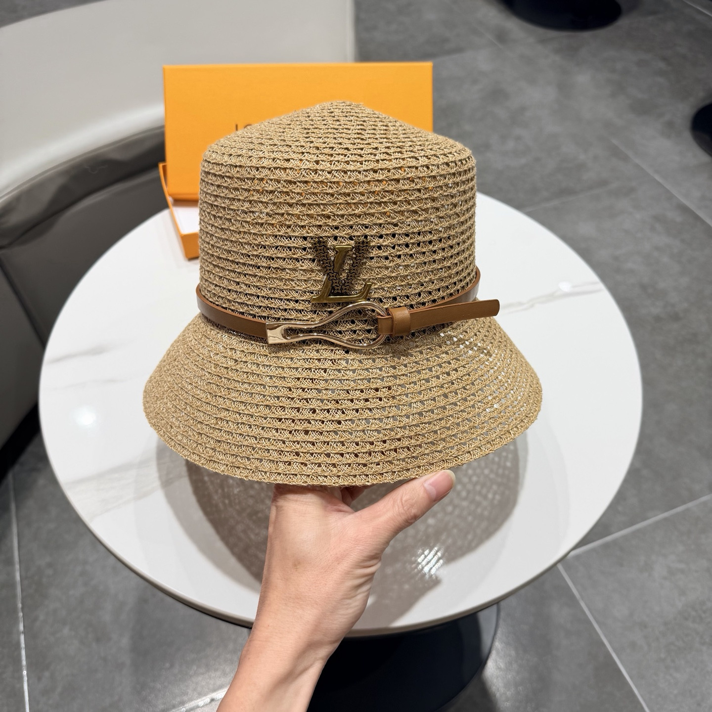 l0vis Vvtt0n straw bucket hat