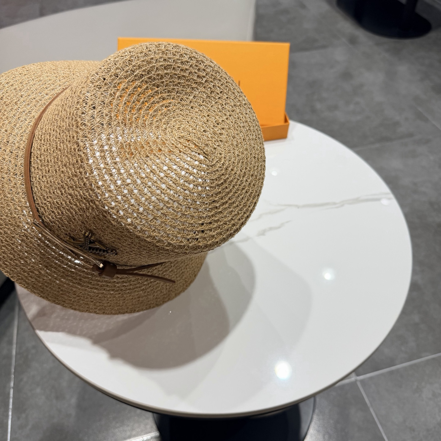 l0vis Vvtt0n straw bucket hat