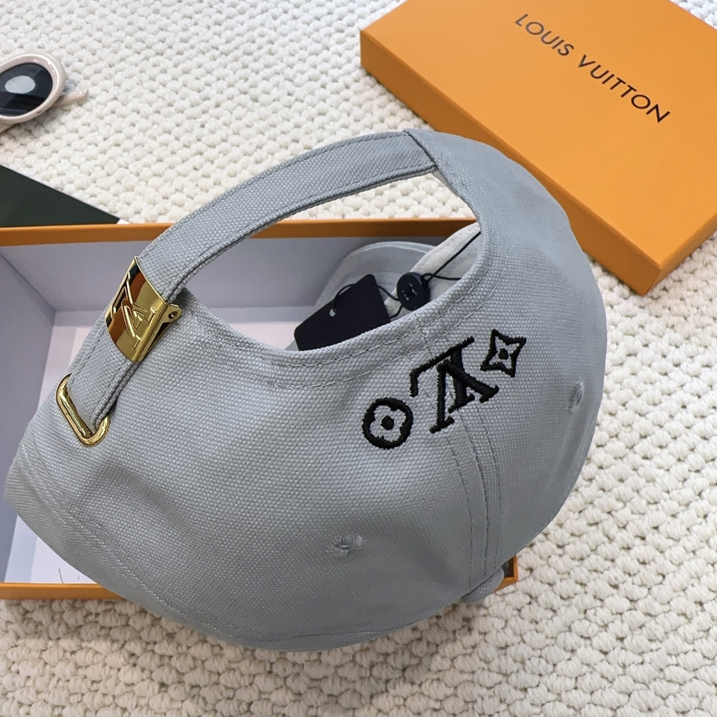 l0vis Vvtt0n baseball cap