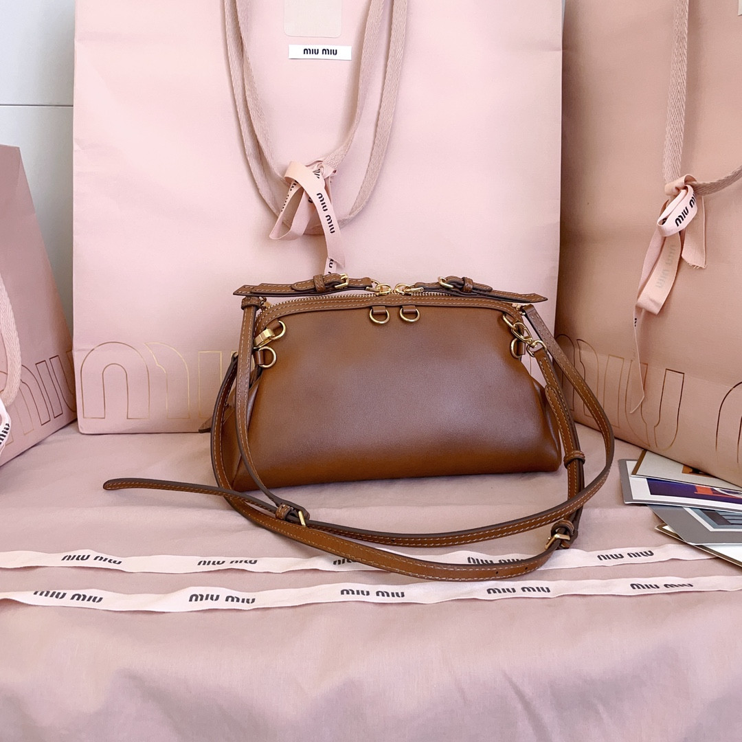 Miu Miu Caprice Leather Clutch 14x24x8.5cm