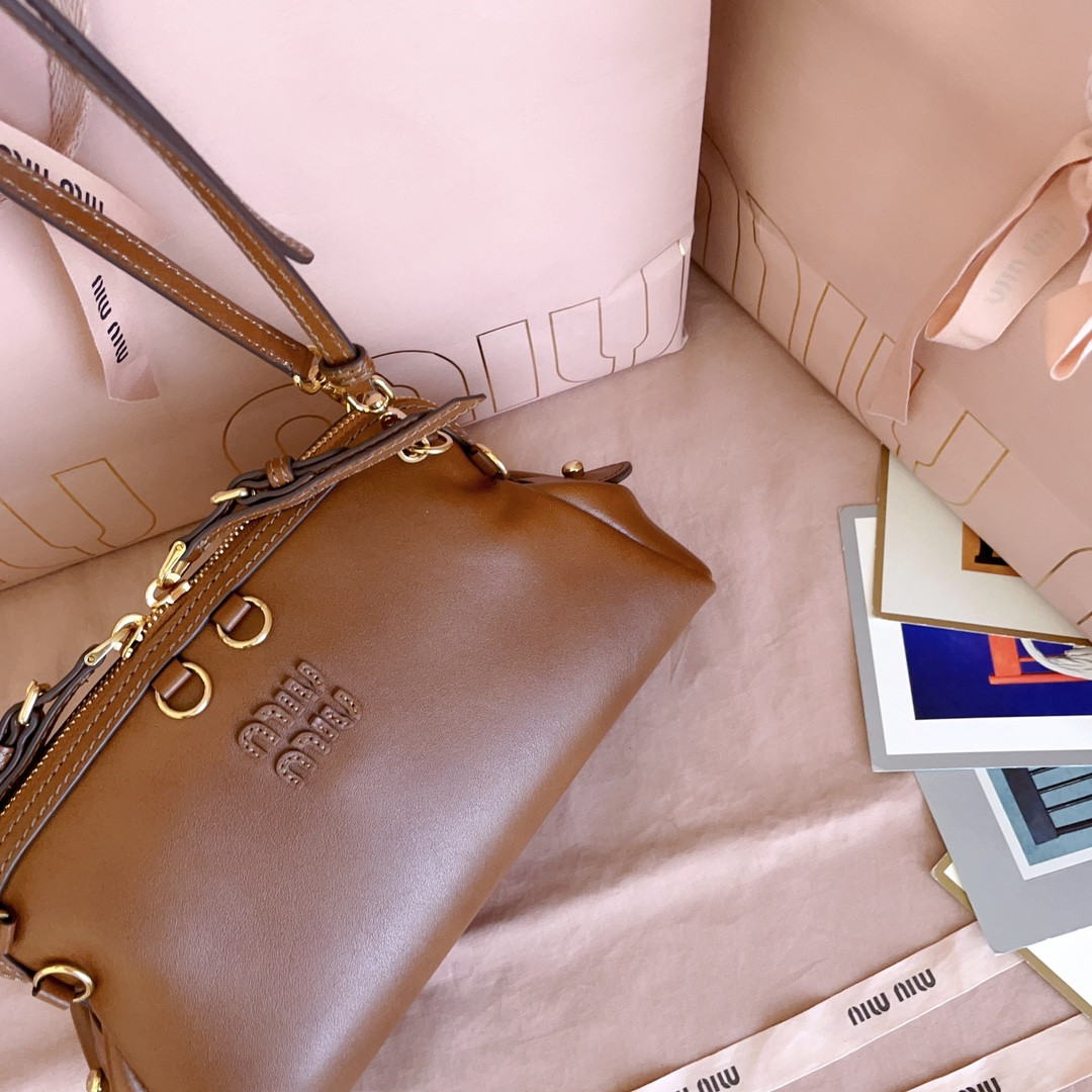 Miu Miu Caprice Leather Clutch 14x24x8.5cm