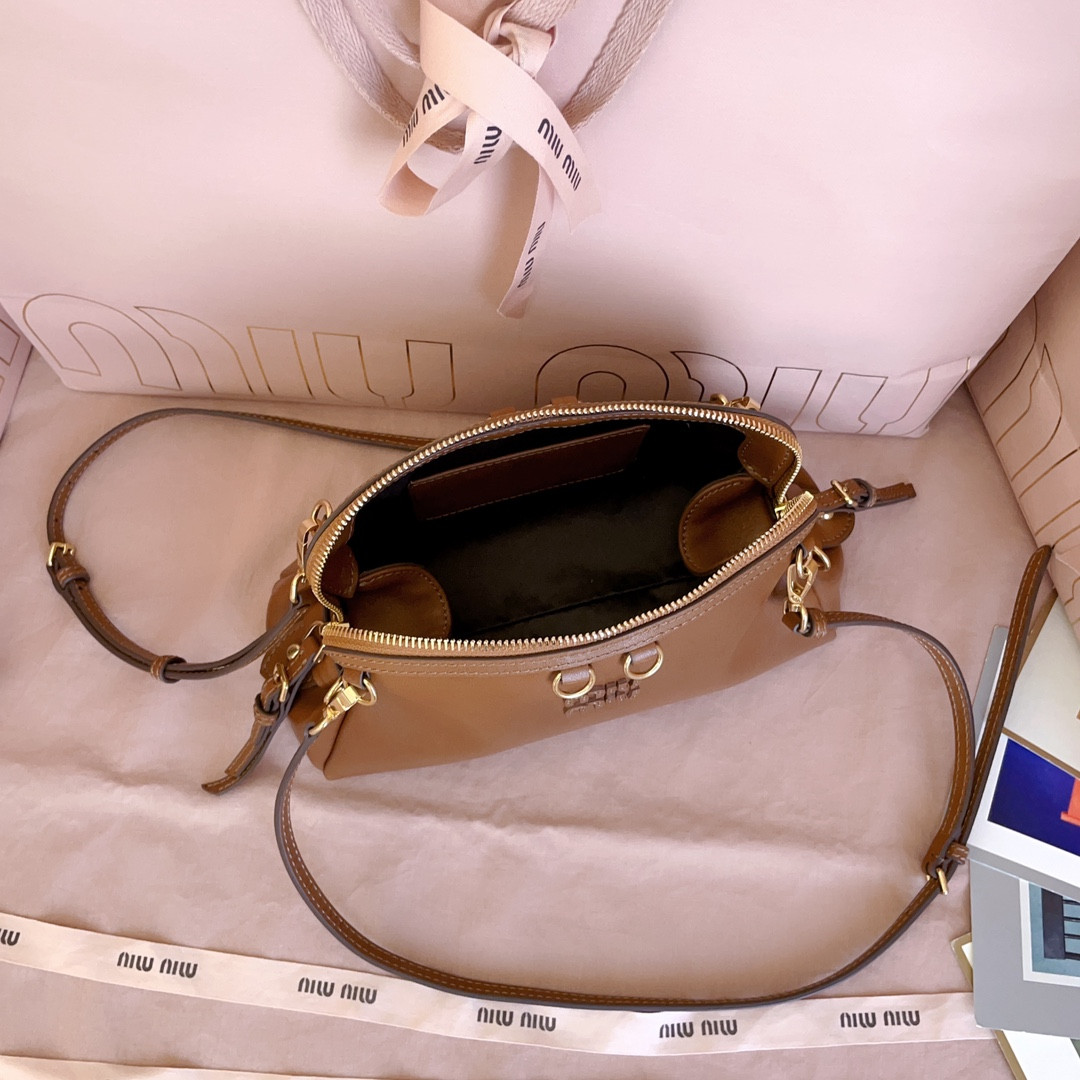 Miu Miu Caprice Leather Clutch 14x24x8.5cm
