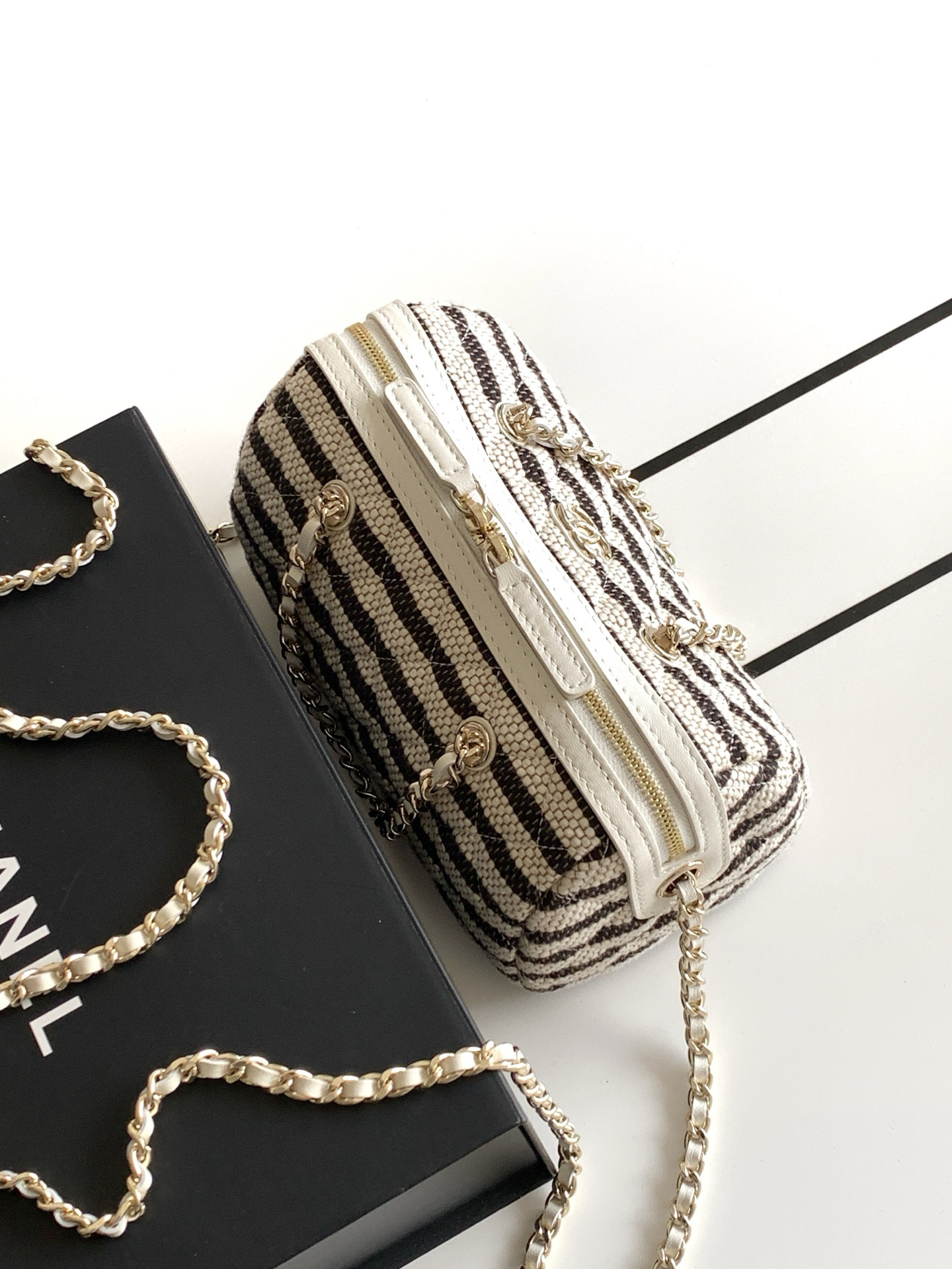 Chanel Clutch with Chain 11.5x18.5x11cm