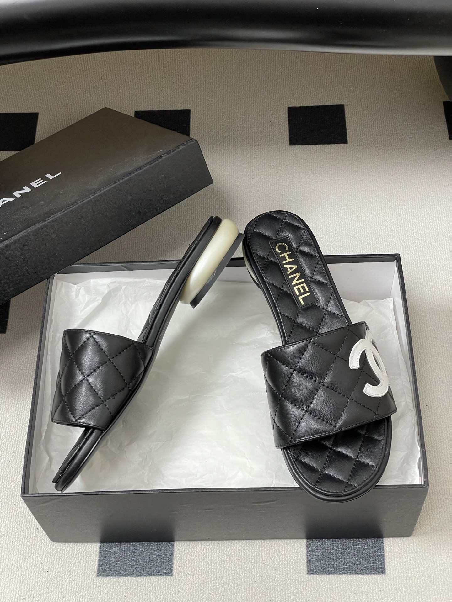 UA Chanel Slides