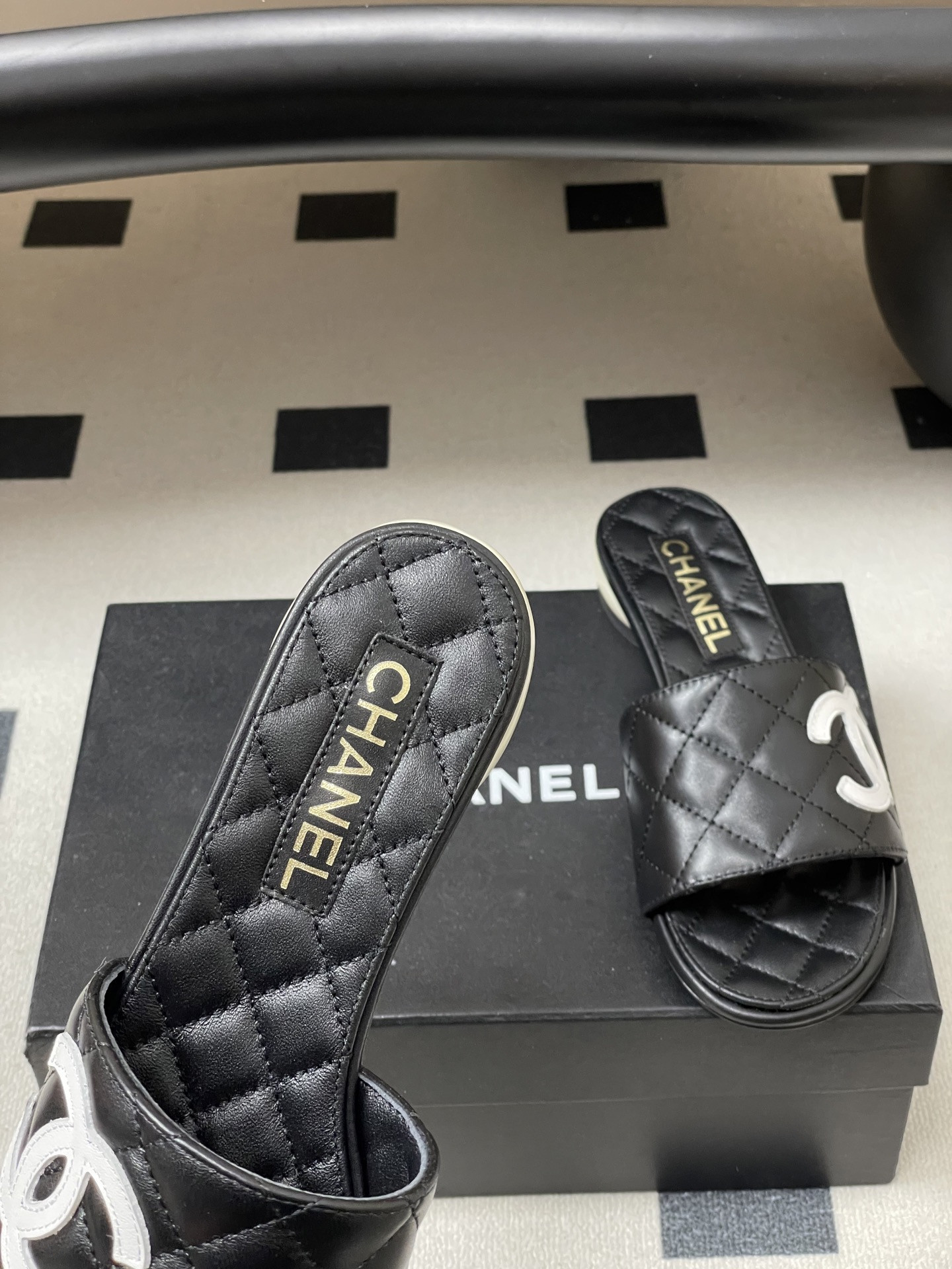 UA Chanel Slides