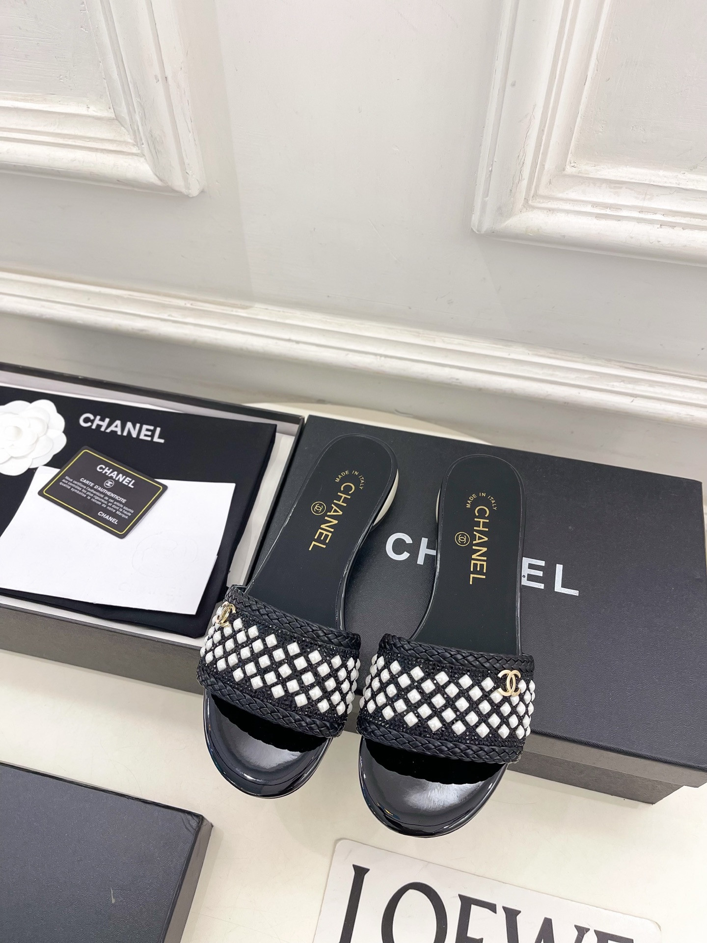 UA Chanel Slides