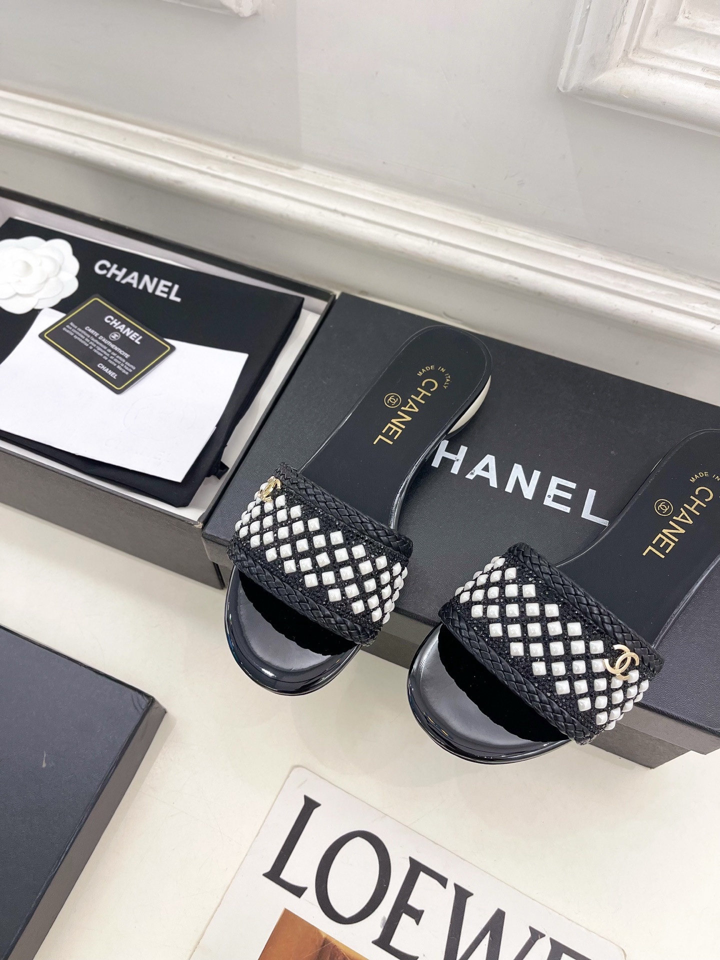 UA Chanel Slides