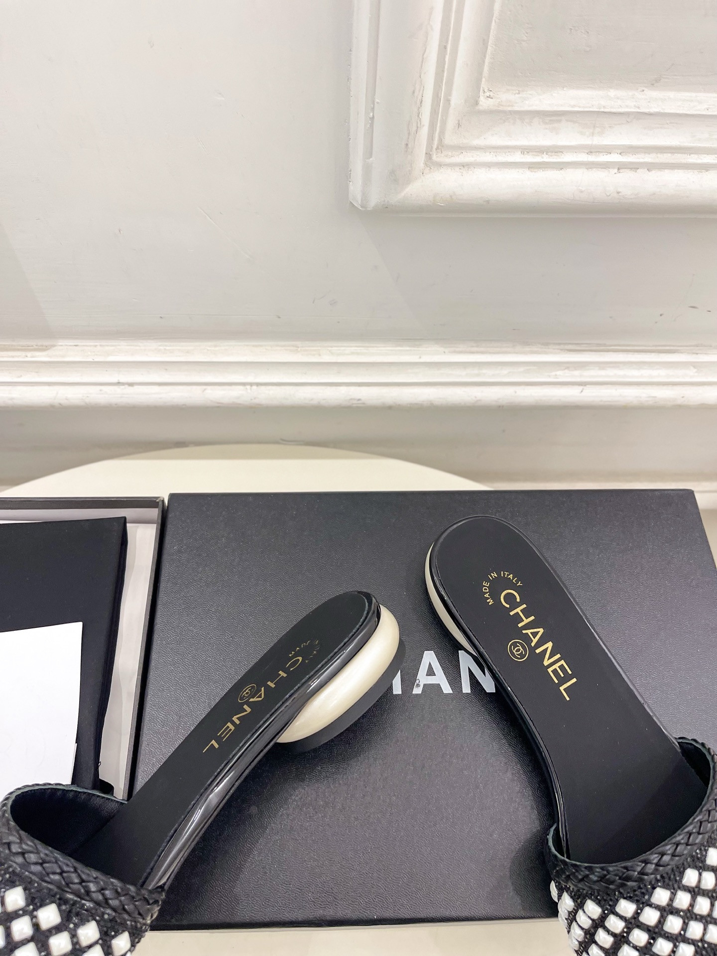 UA Chanel Slides