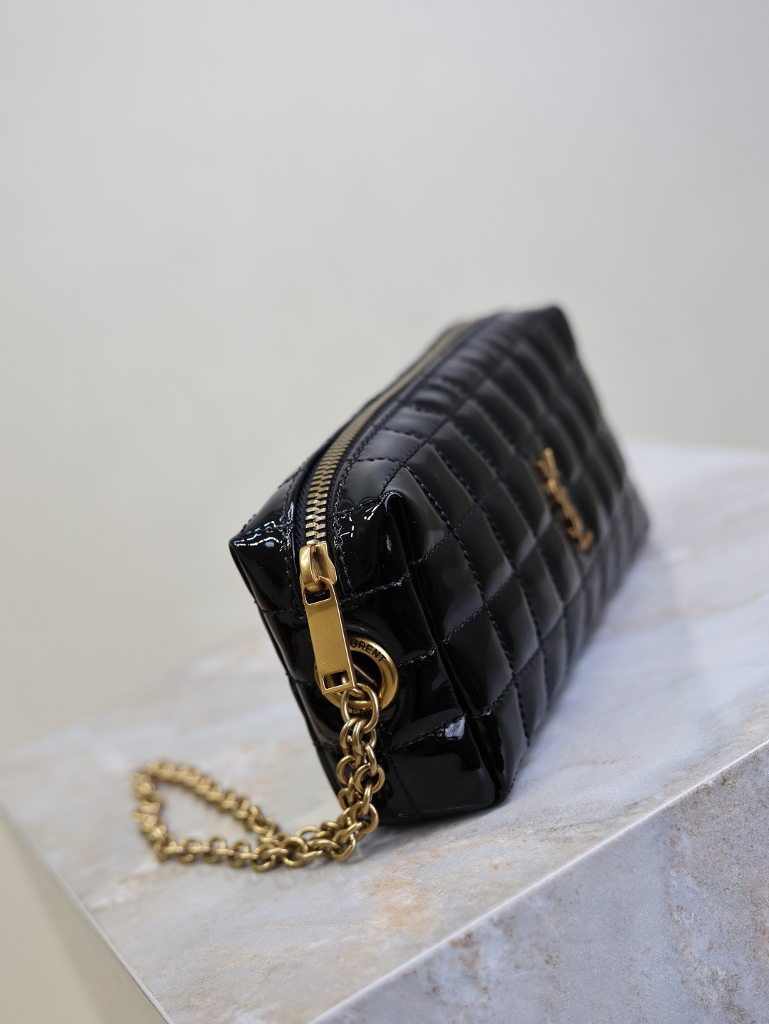 YSL CASSANDRE MATELASSÉ CARRÉ pouch on chain in shiny 18.5x8.5x4cm