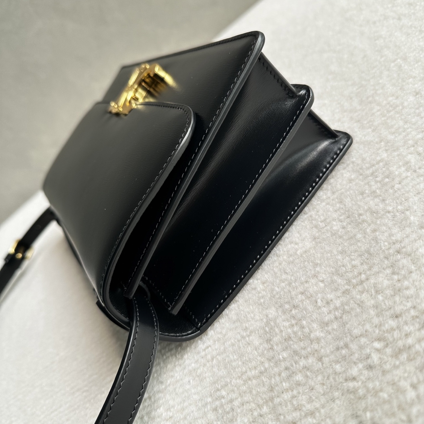 Celine MEDIUM TRIOMPHE FOLIO 25.5x14x7.5cm