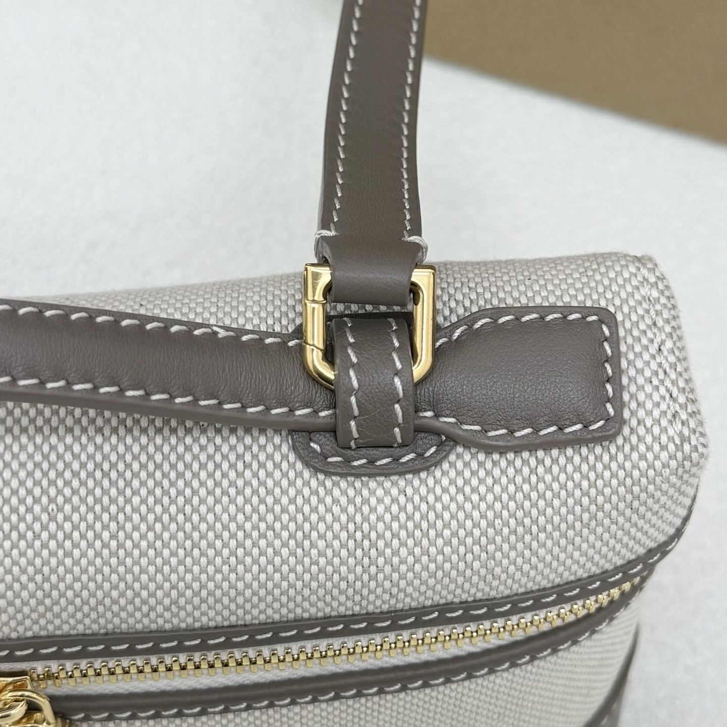 Loro Piana Extra Pocket L19 11 x 19 x 6.5 cm