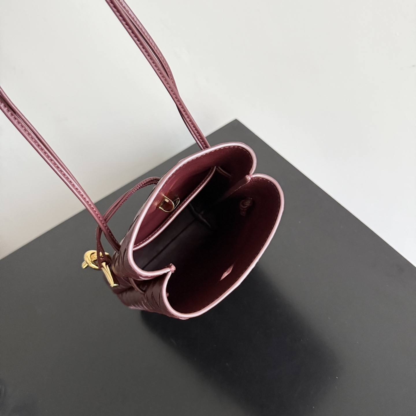 Bottega Veneta Andiamo Phone Pouch 21.5x14x7cm