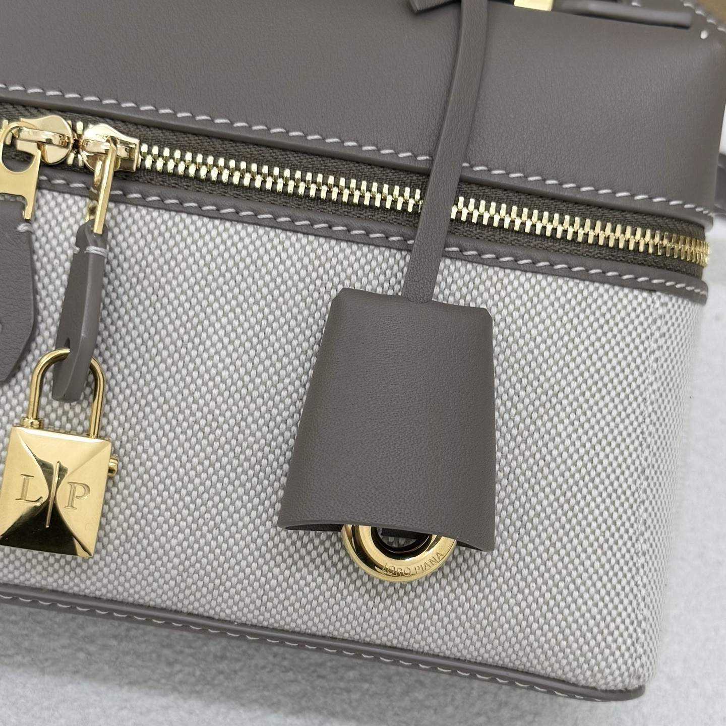 Loro Piana Extra Bag L23 23x12x7cm