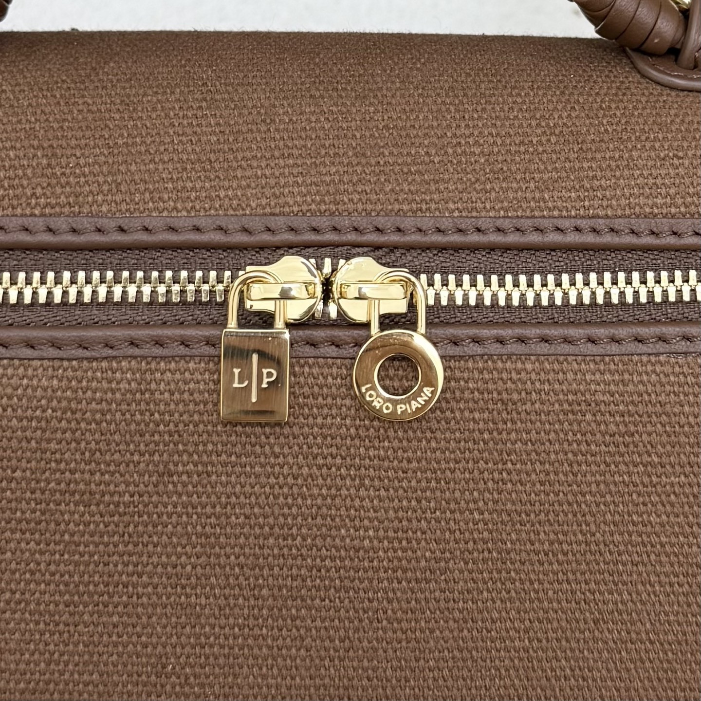 Loro Piana Extra Pocket L19 11 x 19 x 6.5 cm