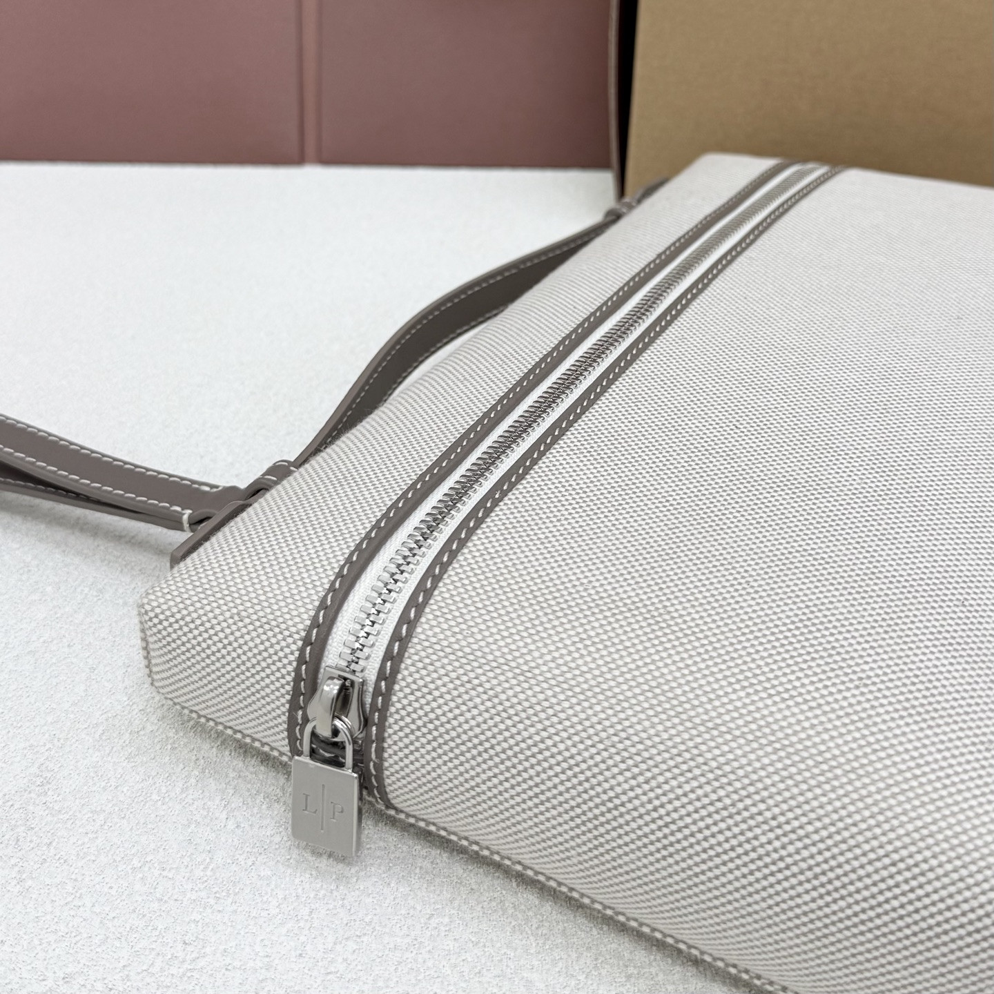 Loro Piana Extra pouch L29 29x18x5cm
