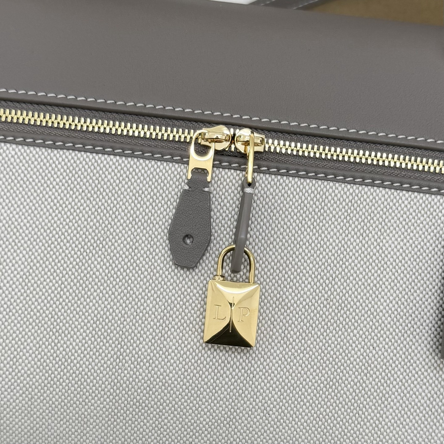 Loro Piana Extra Pocket L27 16x27x10cm