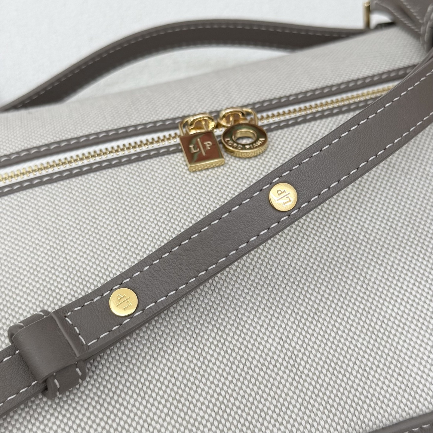Loro Piana Extra Pocket L27 16x27x10cm