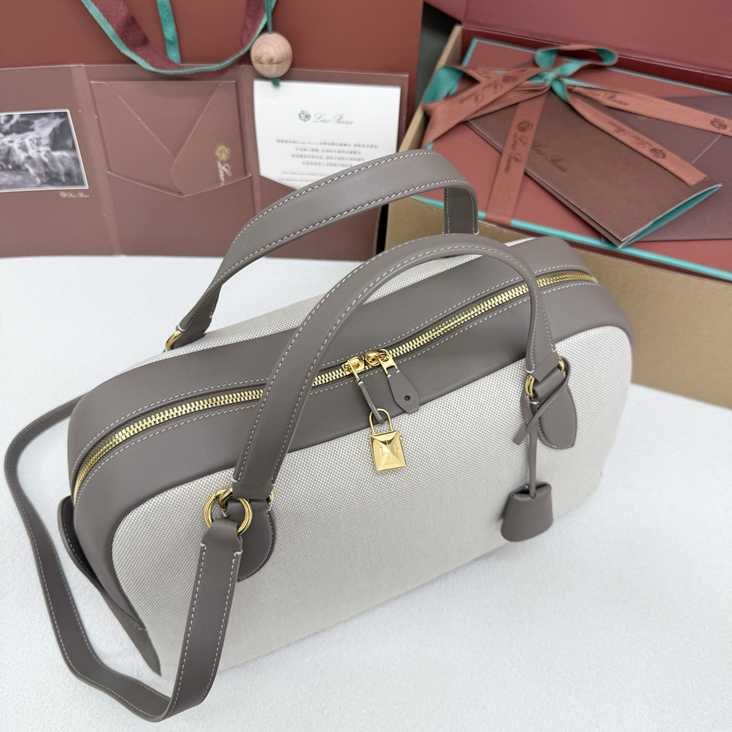 Loro Piana Needle 38x22x16cm