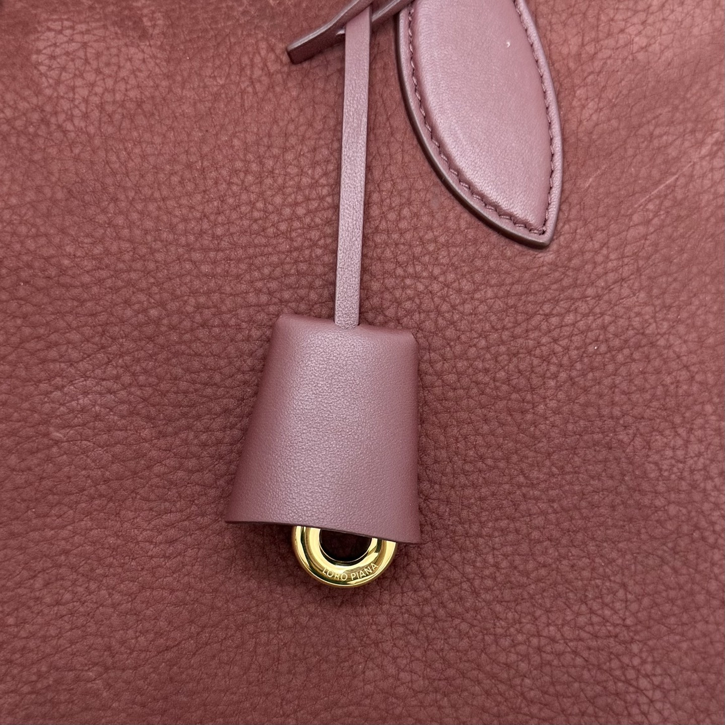 Loro Piana Needle 38x22x16cm
