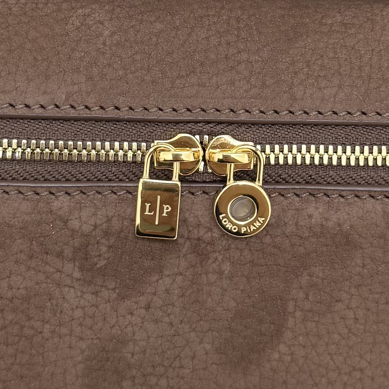 Loro Piana Extra Pocket L19 11 x 19 x 6.5 cm