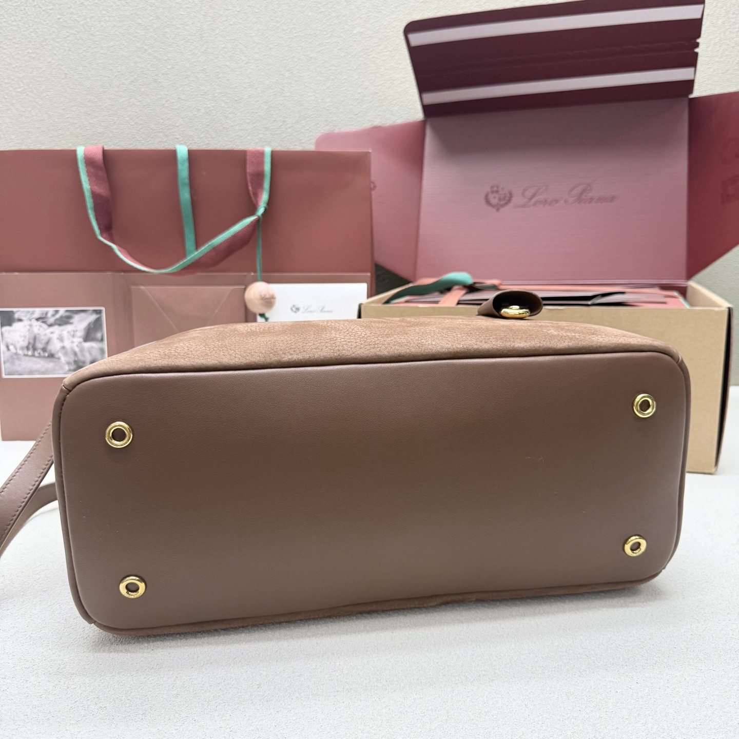 Loro Piana Needle 38x22x16cm