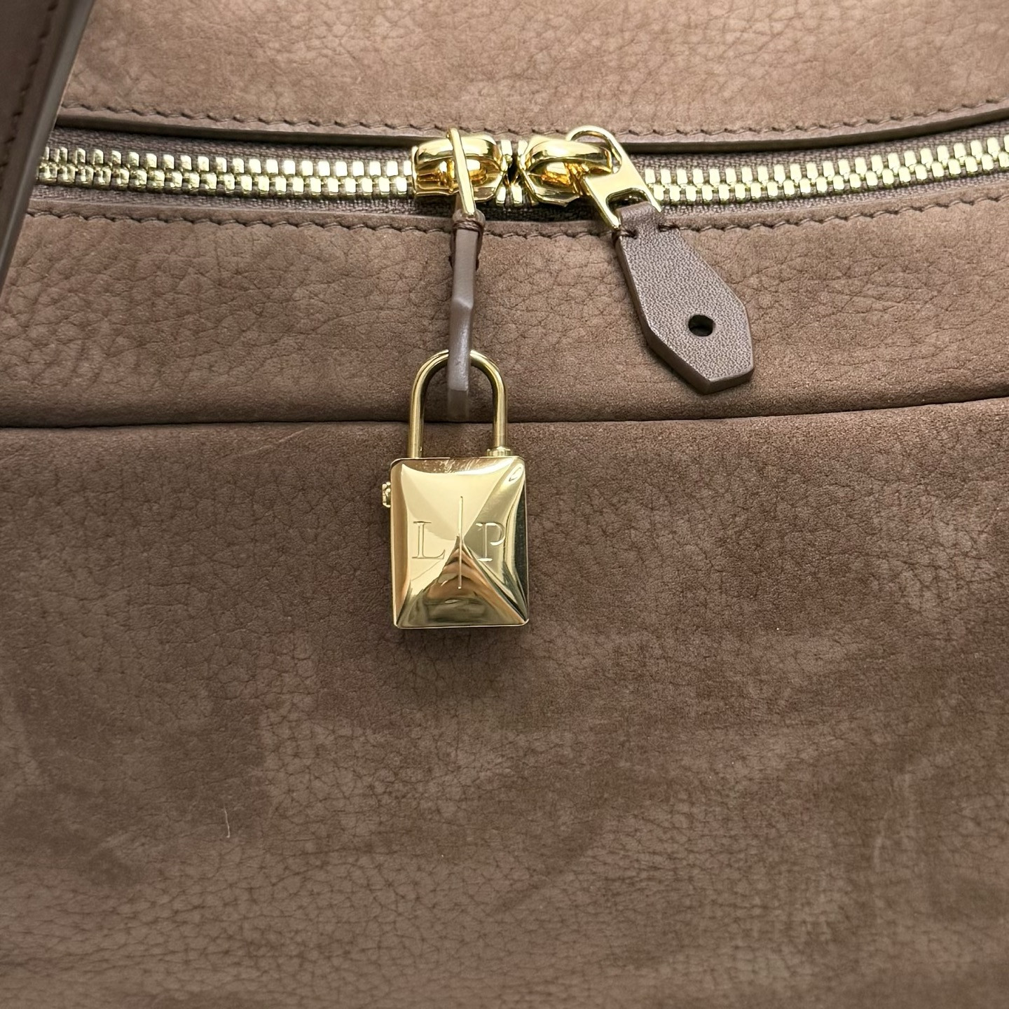 Loro Piana Needle 38x22x16cm