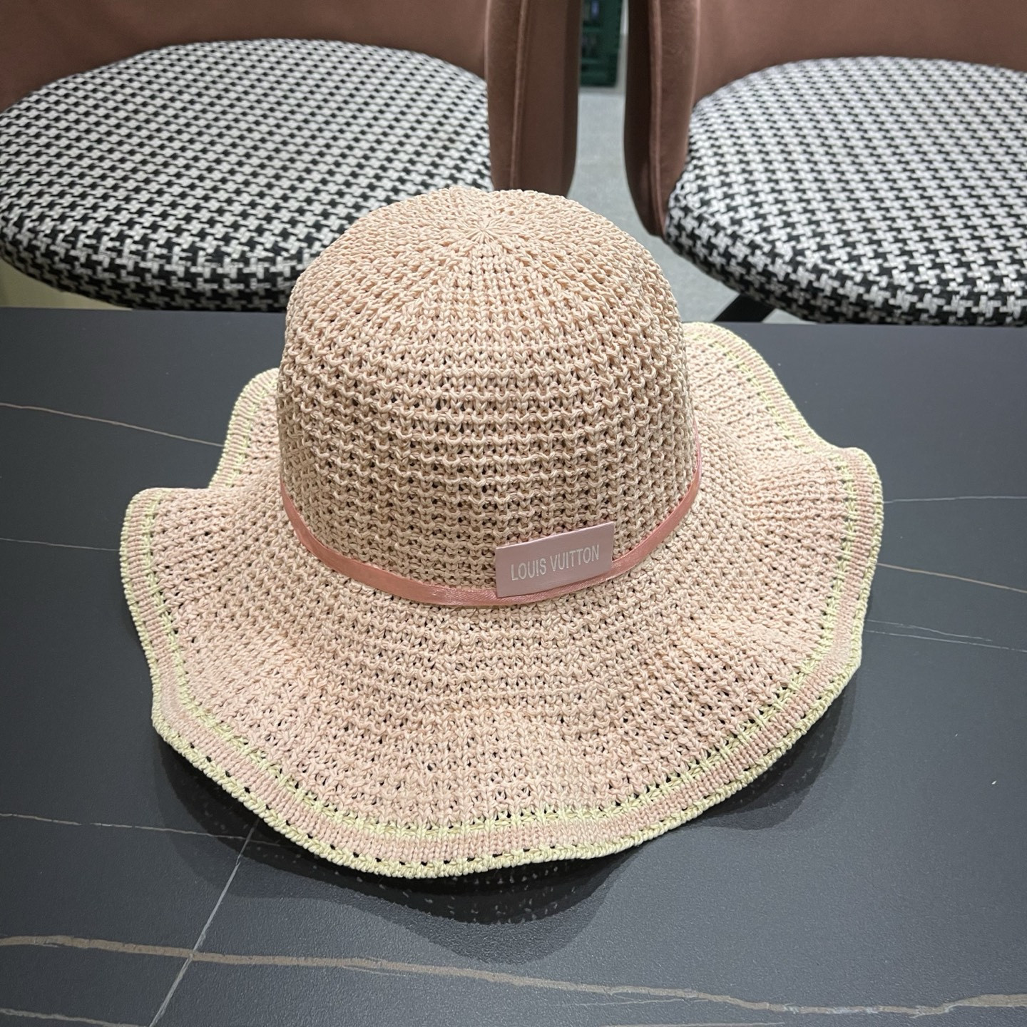 l0vis Vvtt0n straw hat