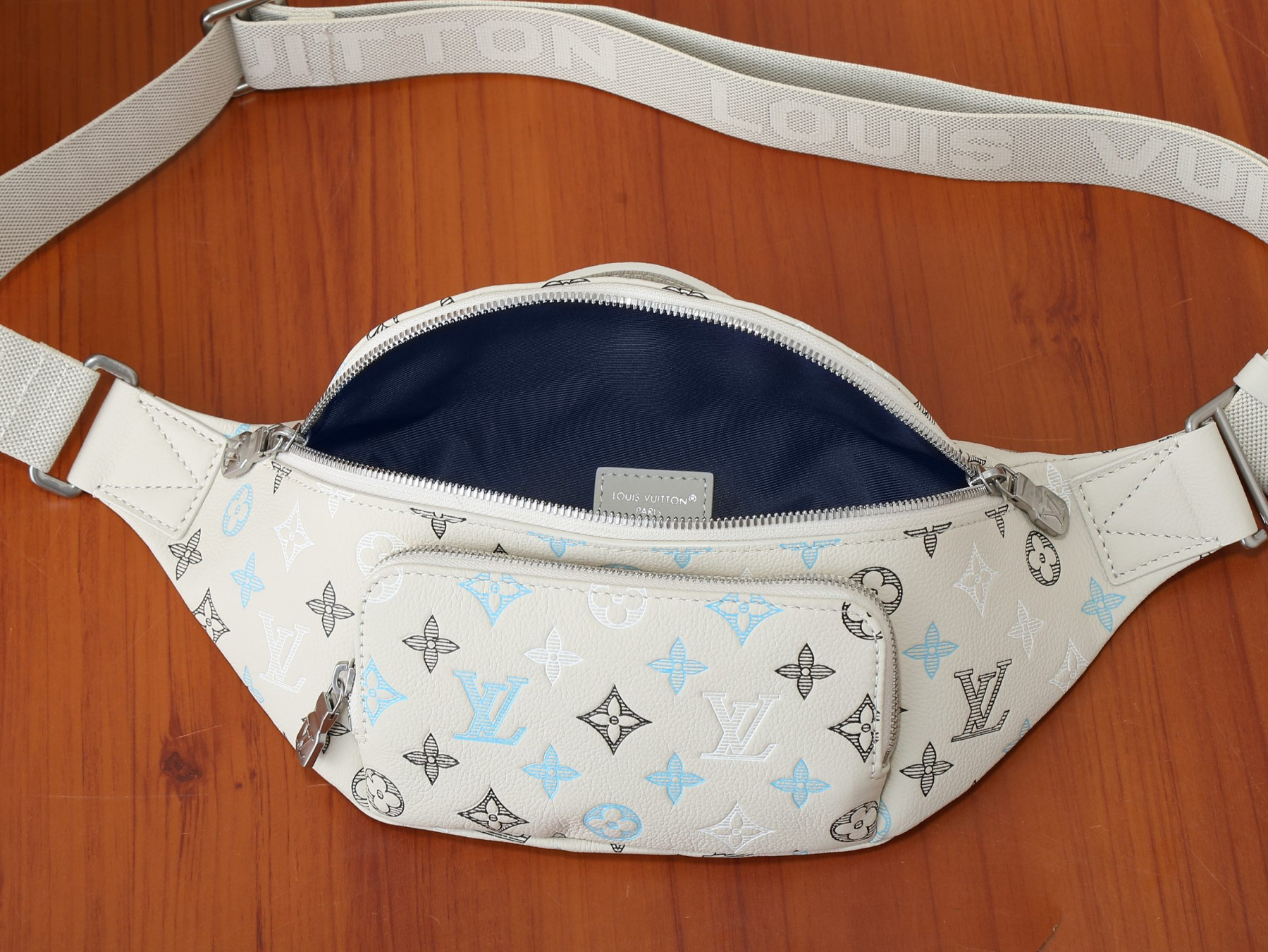 LV Rush Bumbag M28619 30x15x8cm